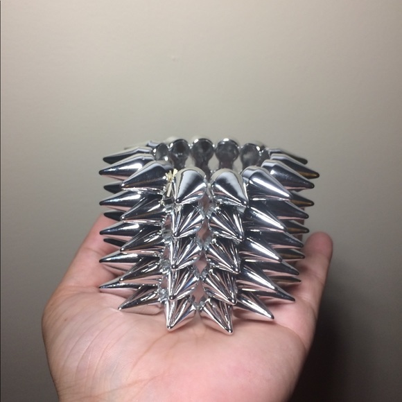 ✨ 1x Host Pick ✨Bad A$$ Spike Cuff - Picture 5 of 5